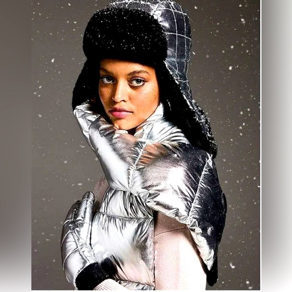 DKNYC Accessories - NWOT DKNY quilted silver puffer scarf. Black trim. 8 x 60”. Purchased w/o tags.